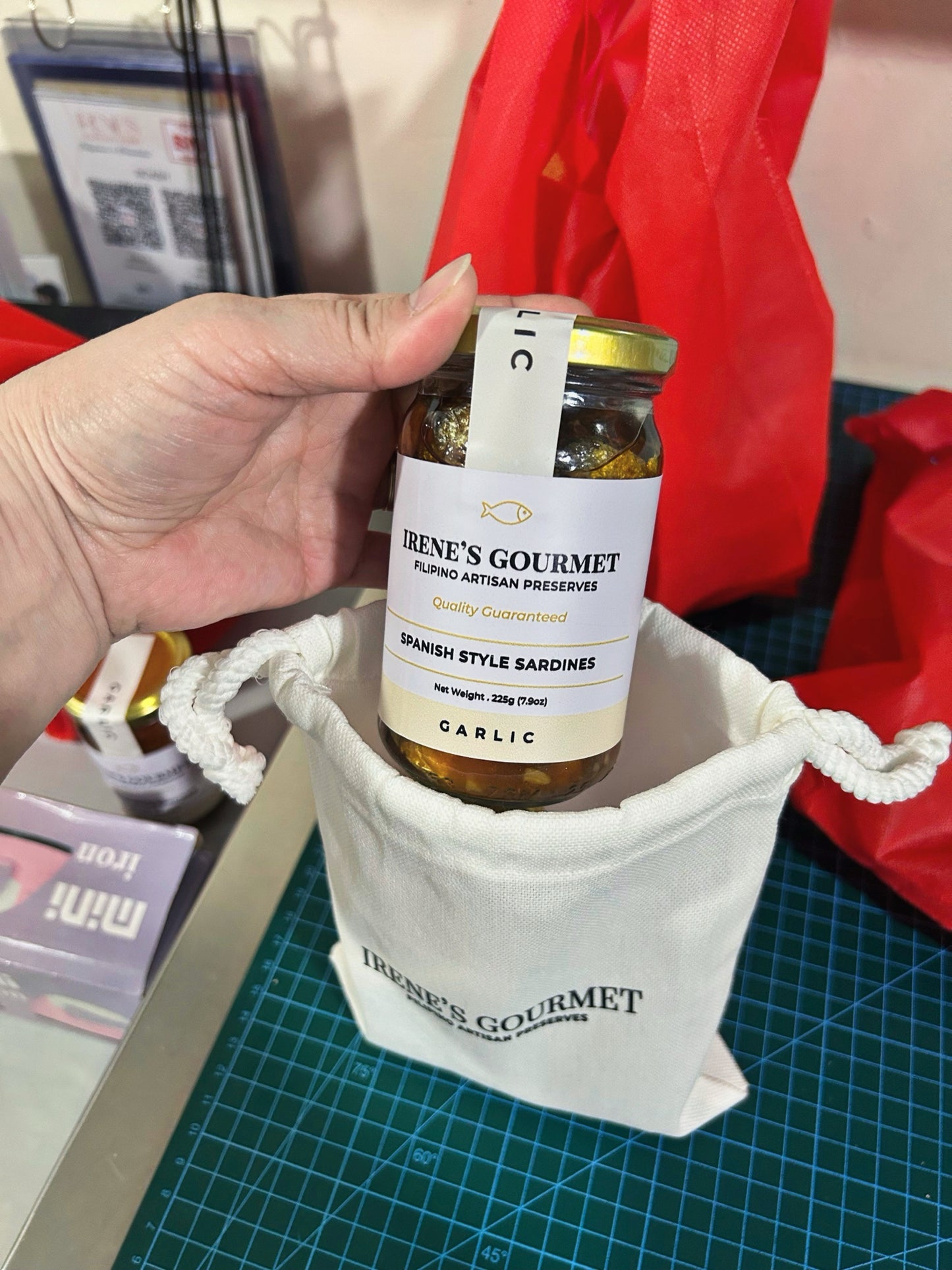 Irene's Gourmet Spanish Style Sardines in Garlic Flavor (225g)